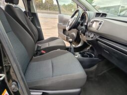Toyota Yaris 1.4 D-4D 5 porte Lounge pieno
