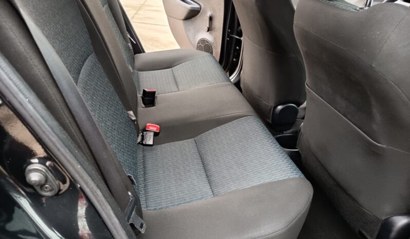 Toyota Yaris 1.4 D-4D 5 porte Lounge pieno