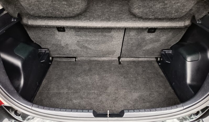 Toyota Yaris 1.4 D-4D 5 porte Lounge pieno