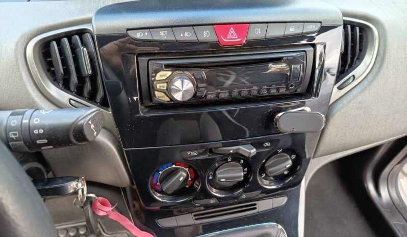 Lancia Ypsilon 1.2 69 CV 5 porte S&S Silver pieno