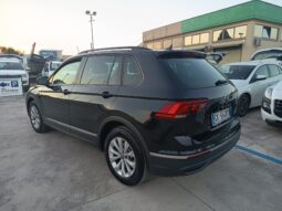 Volkswagen Tiguan 2.0 TDI SCR Life pieno